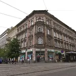 Mango Vandrerhjem Poznań