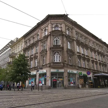 Mango Vandrerhjem Poznań