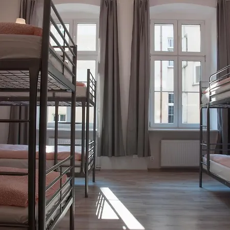 Mango Vandrerhjem Poznań
